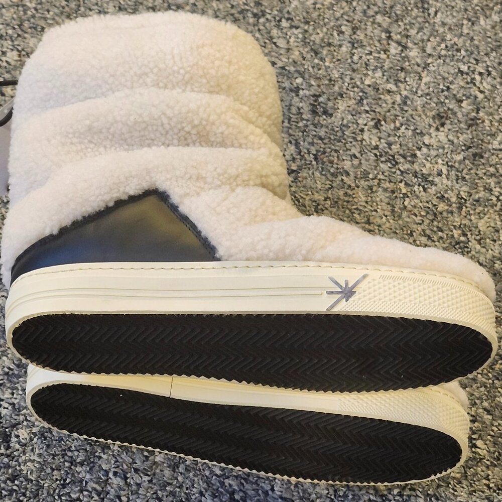 Ross & Snow puff shearling boot.  Made in Italy NWT
